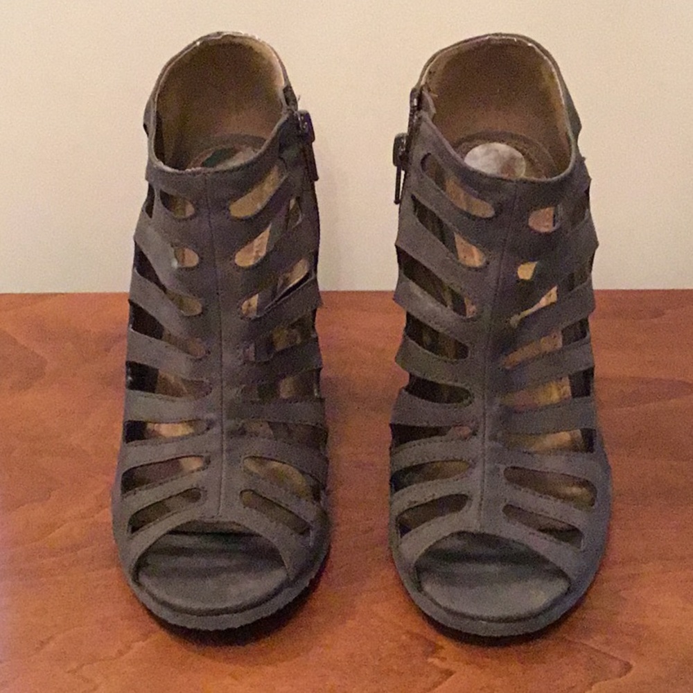 Wedge shoes